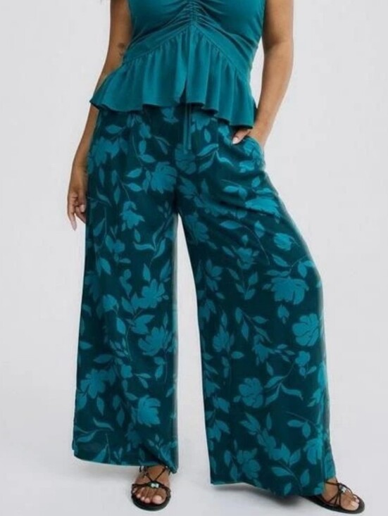torrid Pants - Torrid Challis High Rise Pull On Wide Leg Pant Blue Green Floral 1 / 1X EUC
